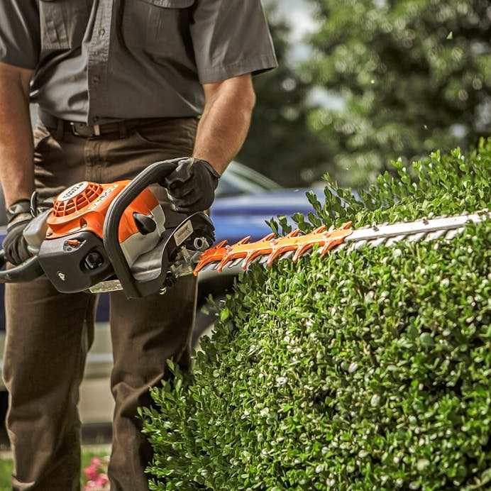 STIHL® HS 82 T‑Z – 24in Gas Hedge Trimmer | 22.7cc STIHL® Engine